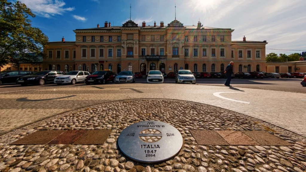 Piazza della Vittoria a Gorizia, un simbolo dell'unione culturale tra Italia e Slovenia