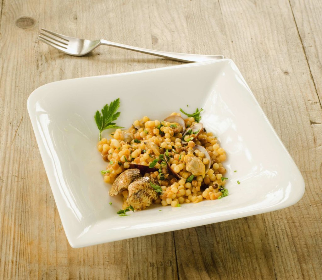 Fregola con arselle