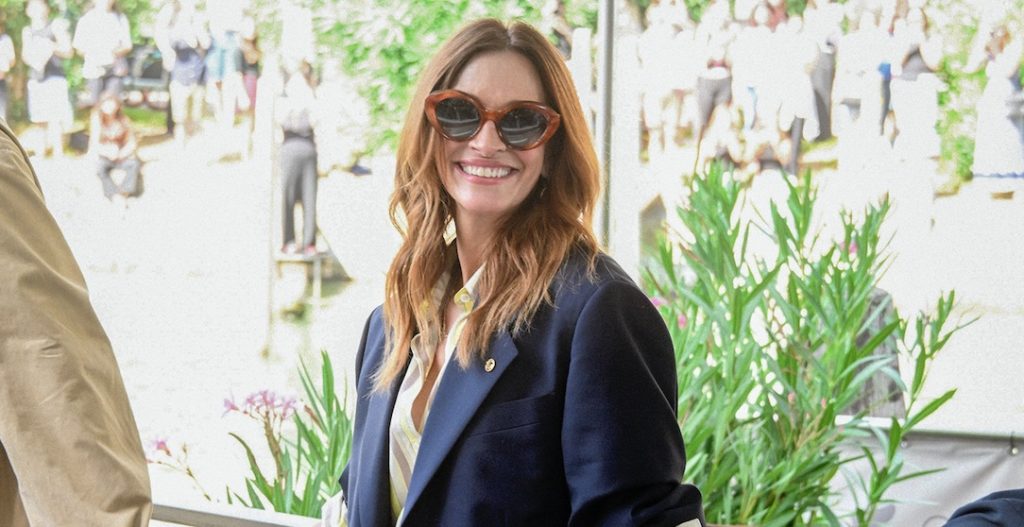 Julia Roberts con look Versace di Dario Vitale sul red carpet della Mostra del Cinema di Venezia 2025